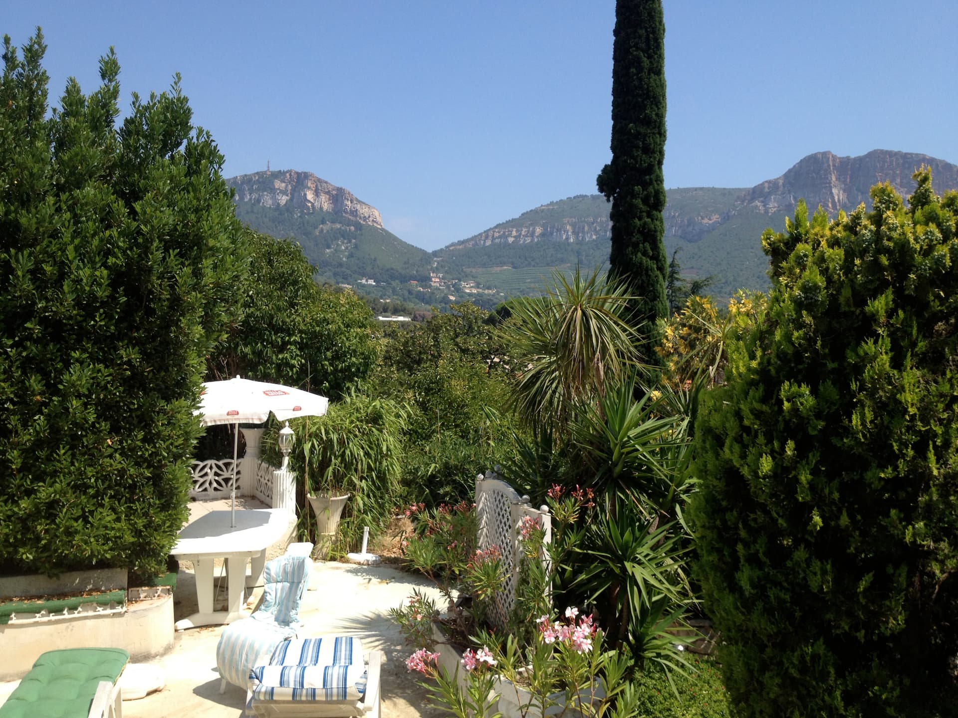 Beautiful Bougainvillea 68 m2 air conditioning + terrace/garden + garage