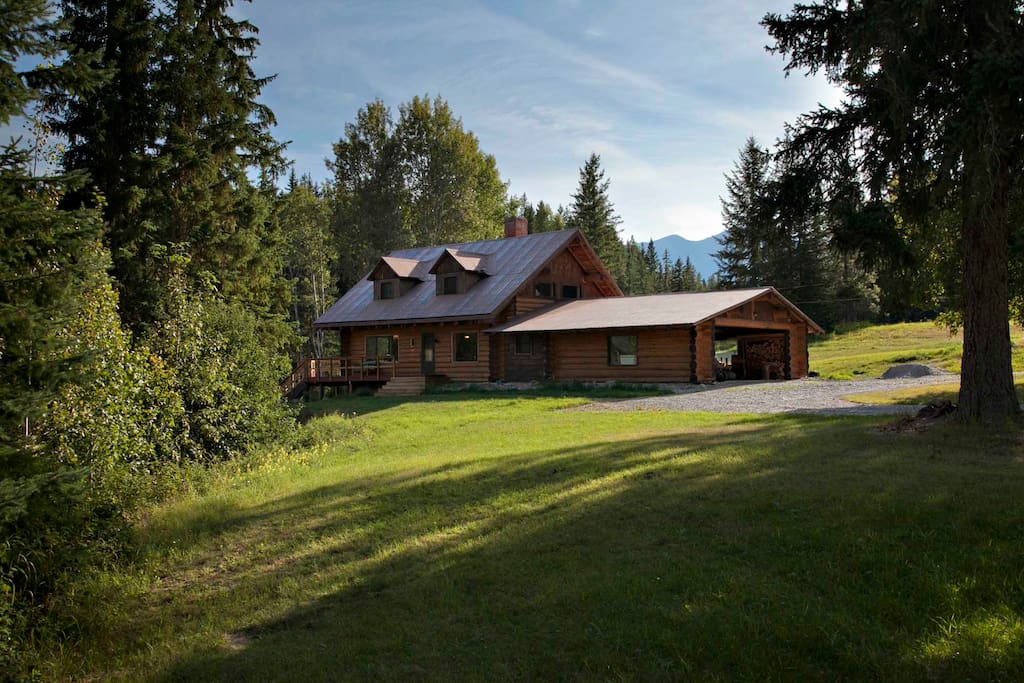 rustic-3000-sq-ft-log-cabin-on-river-in-mountains-cabins-for-rent-in