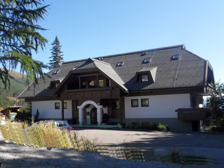 Haus - Parkplatz
