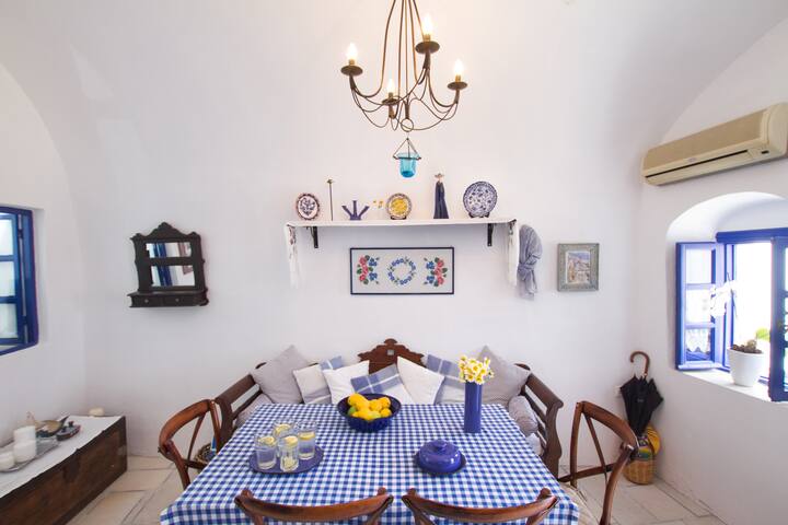 Authentic 2 Bdrm Villa with Plunge Pool & Sea View gallery image 4