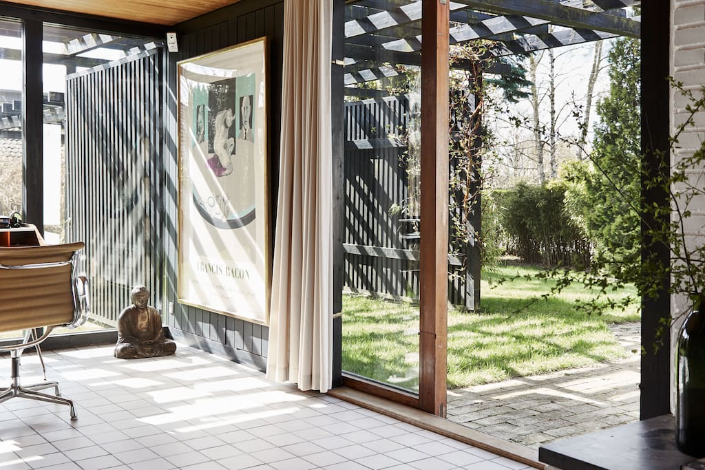 Sitting room to outdoor