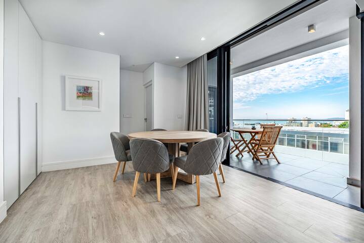 Strand Beach, Magnificent two bedroom Apartment… Sea Point gallery image 4