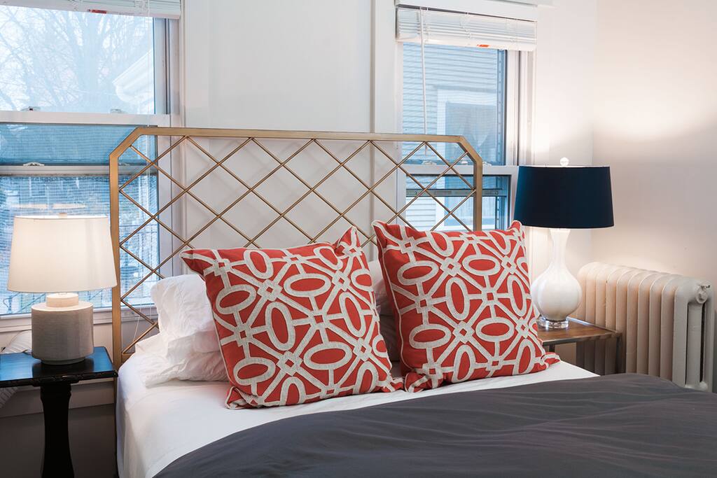 Queen Bedroom in Apt 1