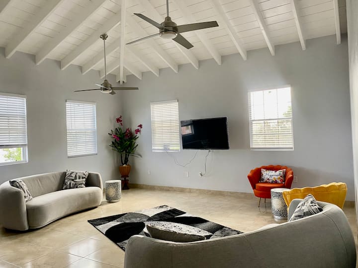 Home On The Hill With Ocean View And Free Parking - Charlotte Amalie