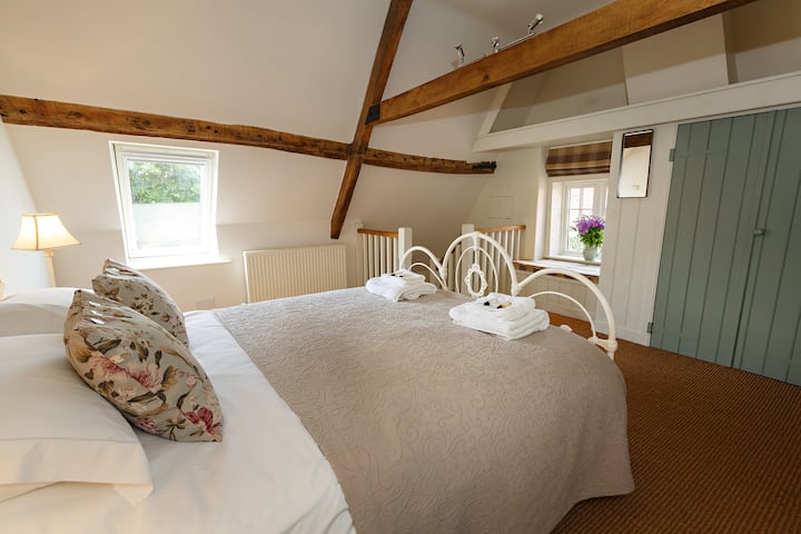 Chumba cha kulala cha Attic (Ghorofa ya Pili)