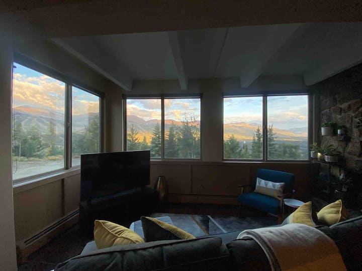 Поглед кон зајдисонце на опсегот од десет милји и Брекендиџ. 