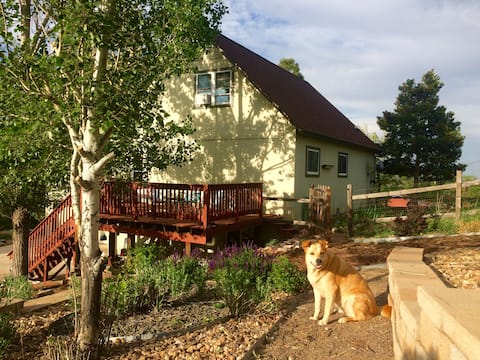 Foothills Garden Retreat-Near Parks & Fort Collins