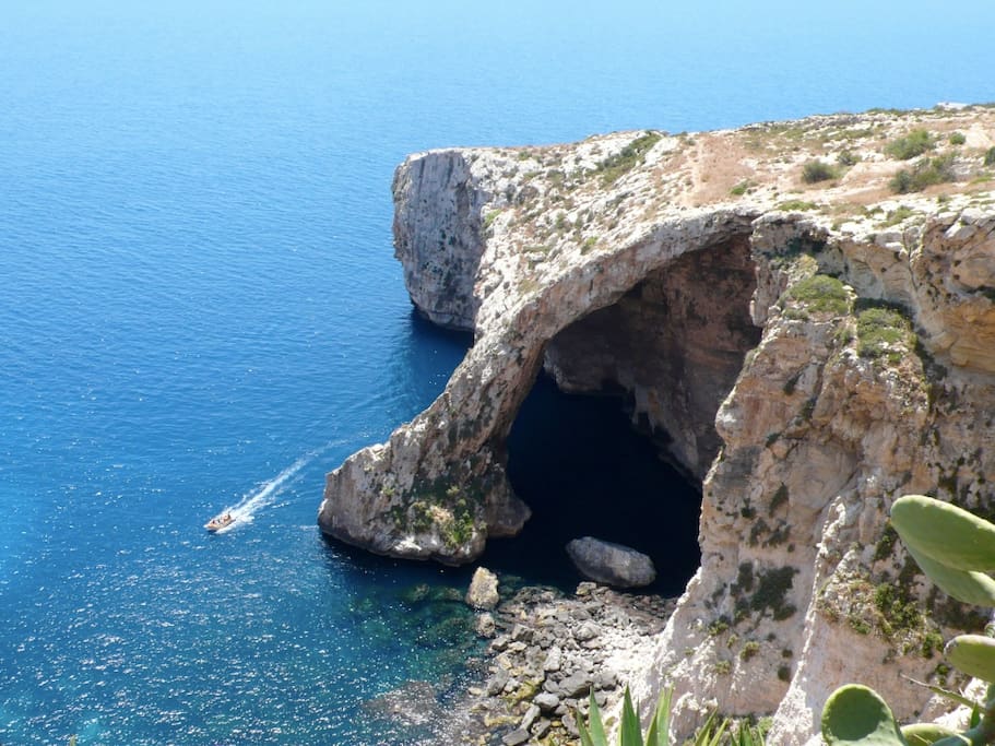 20 mins walk to the Blue Grotto