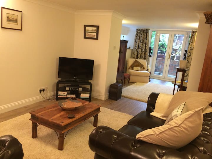 Spacious Guest Apartments for Rent in East Molesey