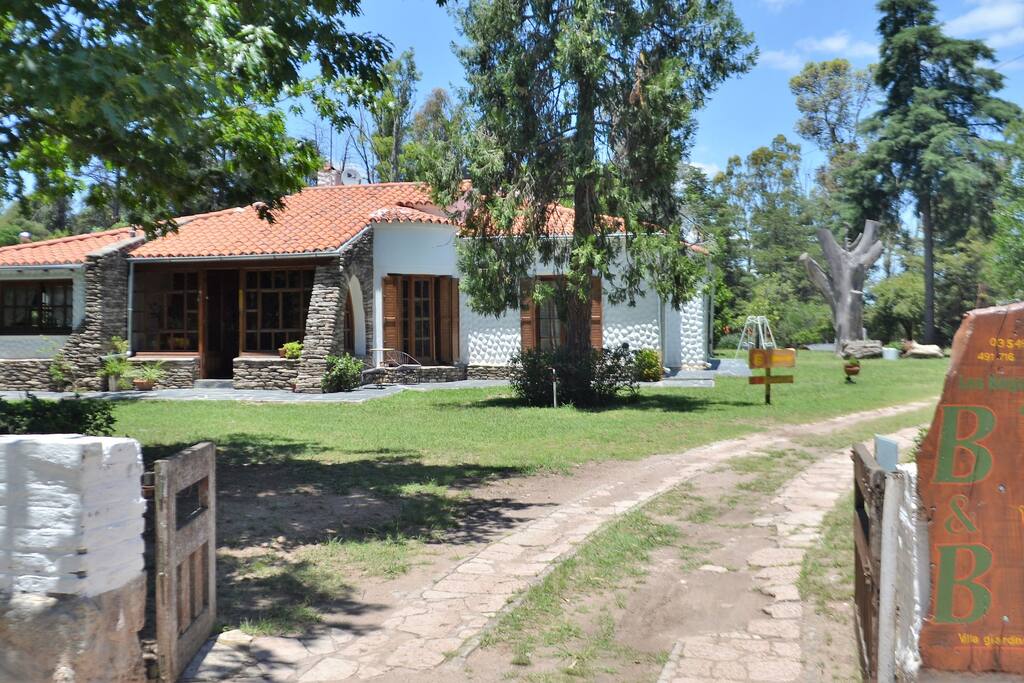 Porton entrada B&B Villa Giardino