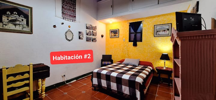 There is space for 3 beds maximum.  Let us know if you need extra (imperial) bed.  Shared bathroom (2 available)
▪︎▪︎
Hay espacio para 3 camas máximo. Avisenos, si necesita cama (imperial) extras. Baño compartido (2 disponibles)