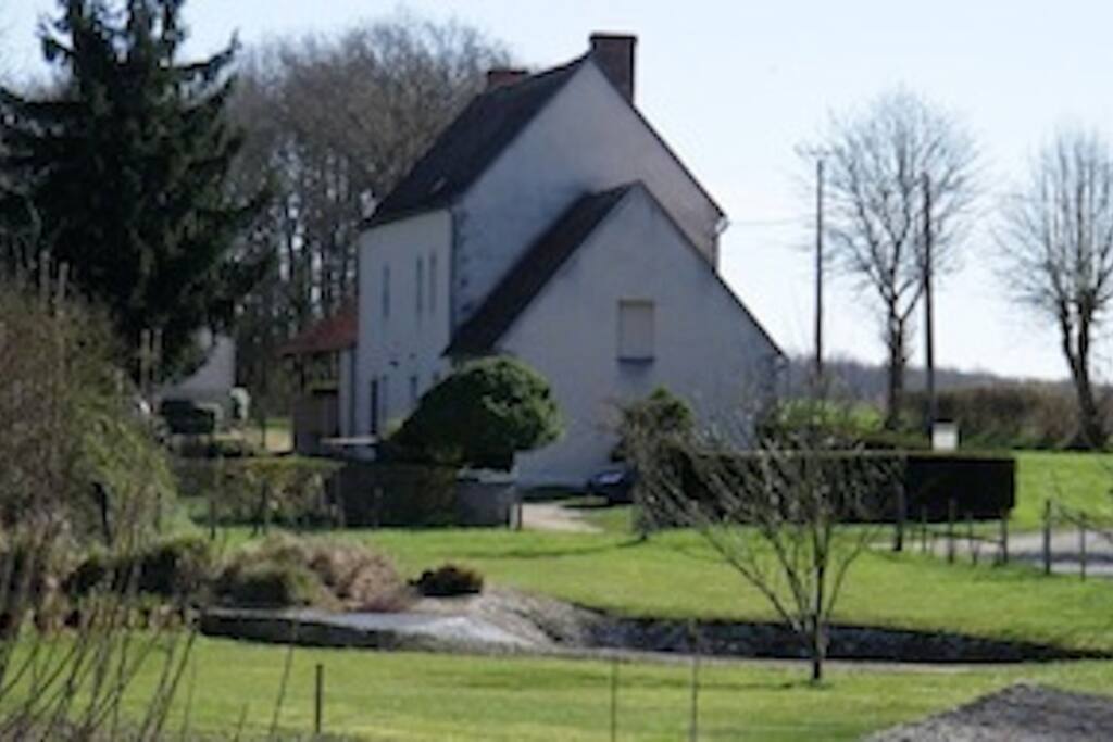 la maison vue depuis l'écluse