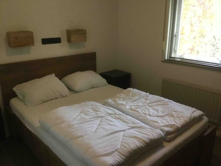 Ოთახი ორადგილიანი საწოლით