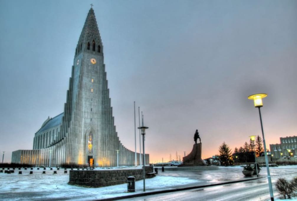Hallgrimskirkja
Church tower offers panoramic view over the city.