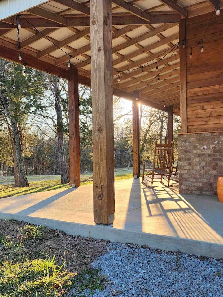 Rustic-luxury Home With Elegant Simplicity - Lebanon, TN