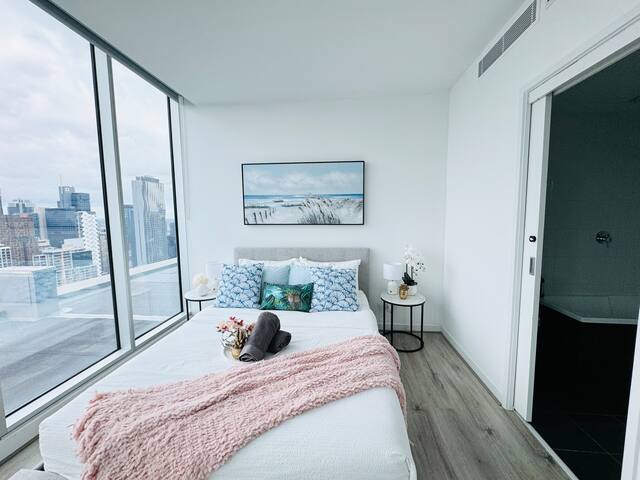 Stunning260°SKYHIGH&MountainVIEW#4BR2B#FreeParking gallery image 2