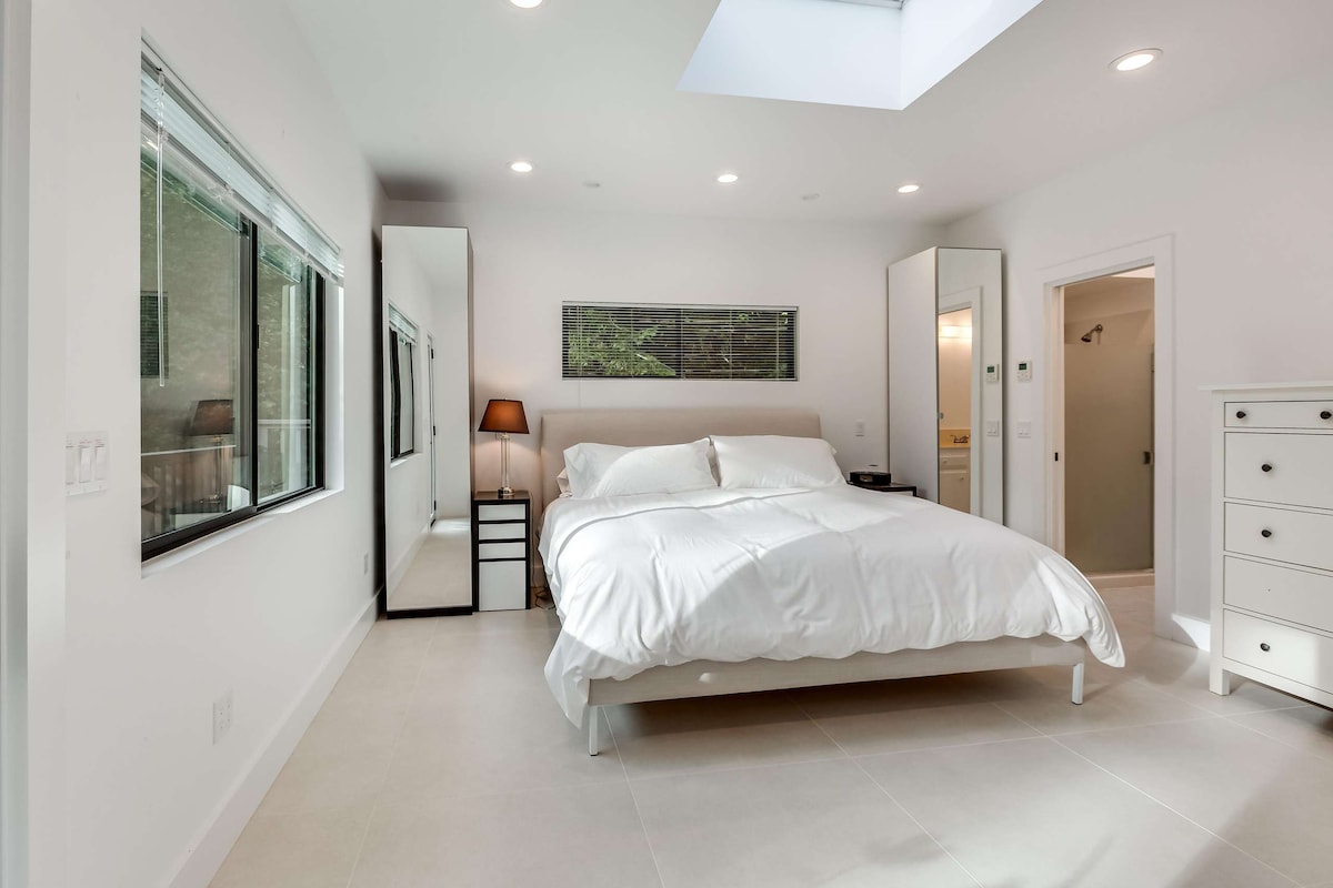 The bedroom has it's own bathroom and attached to its own study.