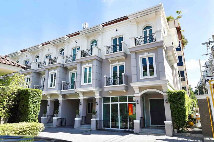 Up to 3BR Comfy Townhome near BTS & MRT (200sqm.) gallery image 5