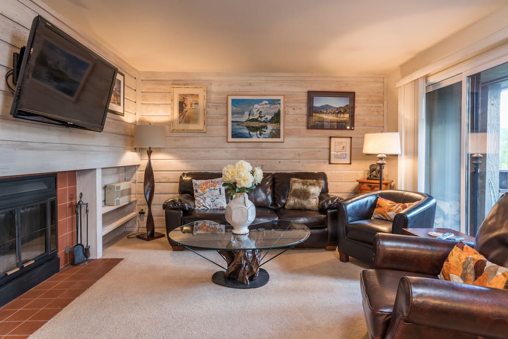 Comfortable living room, with fireplace, great views and large flat screen TV