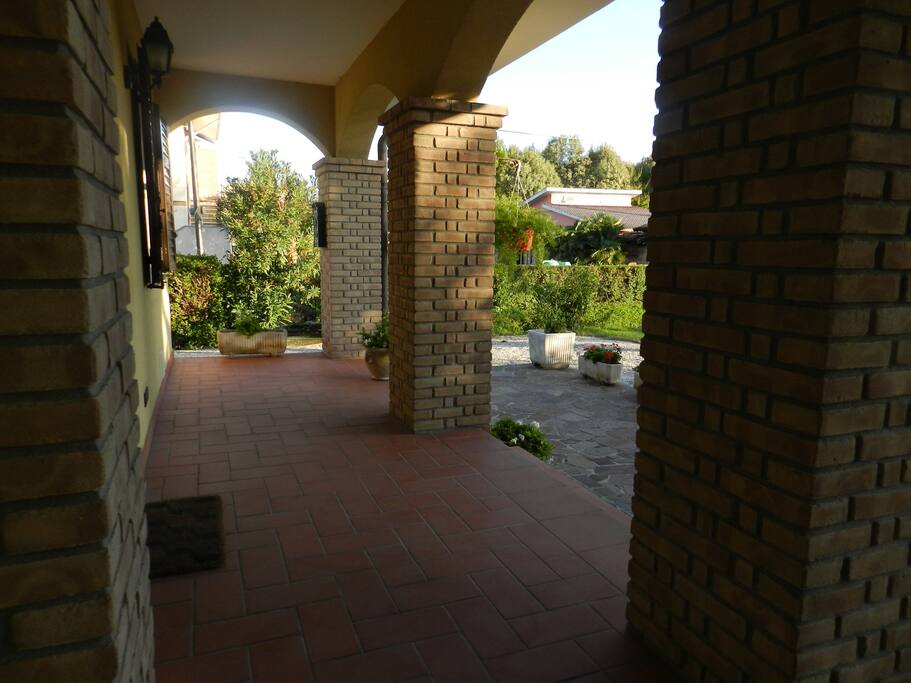 Il portico - Per altre foto vedi AL SOL LEVATE (MEDIO) e AL SOL LEVANTE (PICCOLO)