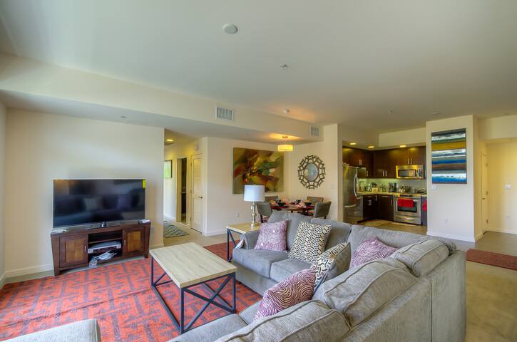 Sleek 2+2 in Hollywood gallery image 4