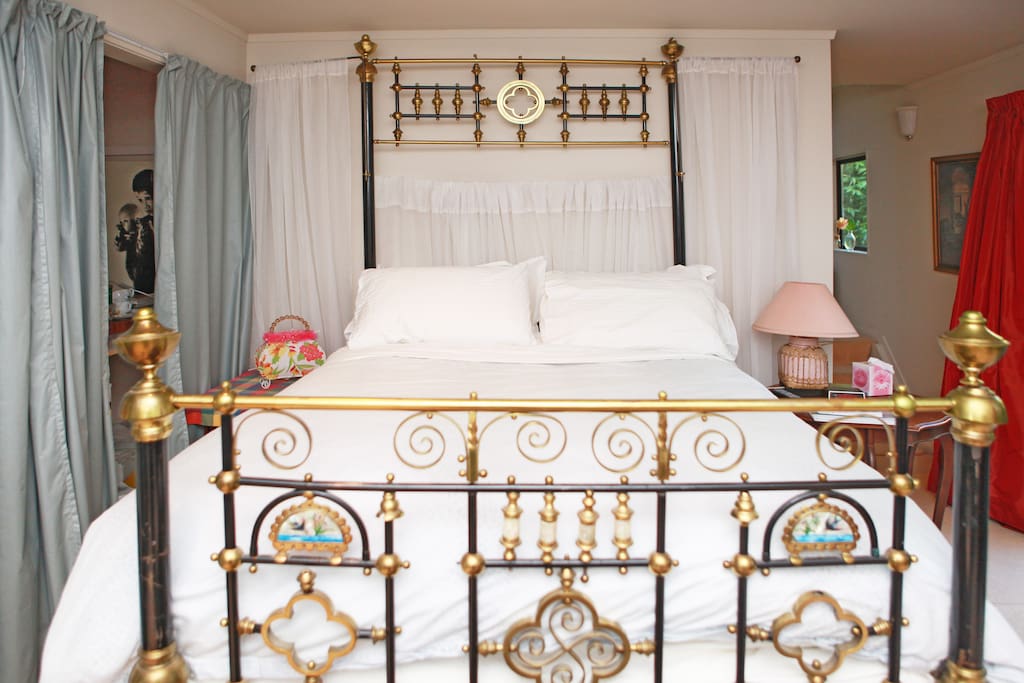 Guest bed