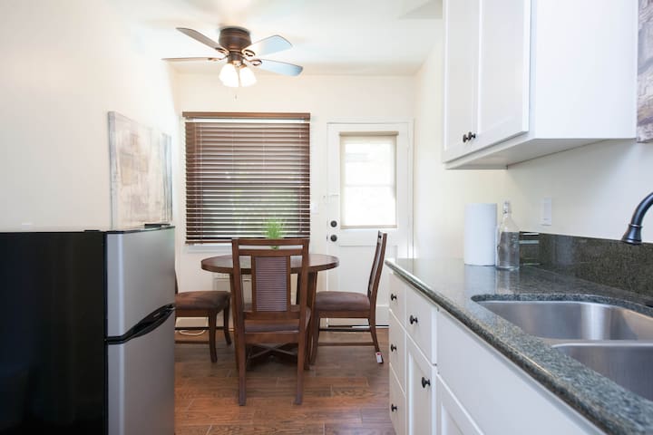 Burbank Bungalow For The Stars