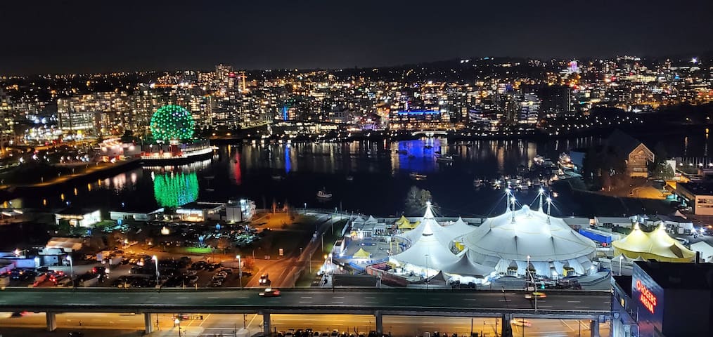 Outstanding views! Free parking.pool A/C Licensed