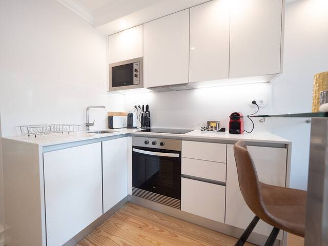 Augusta 229-5E-City Center Apt- Balcony & Elevator gallery image 3