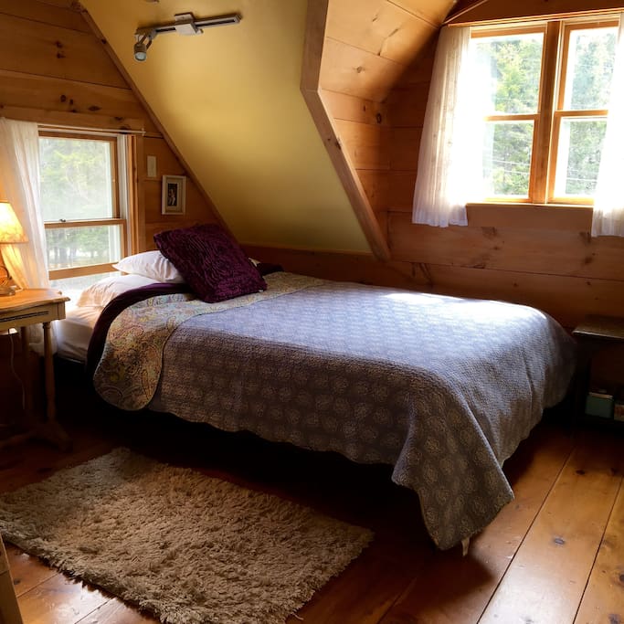 queen bed alcove