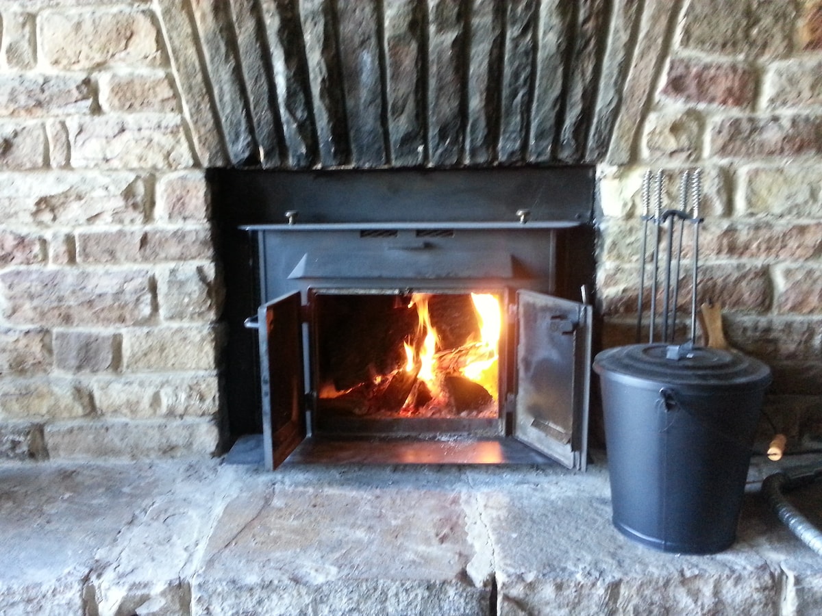 and warm up by the fire... at Historic Muscle Shoals Music House – private room in Sheffield