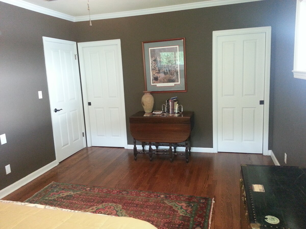 Another view of the bedroom... at Historic Muscle Shoals Music House – private room in Sheffield