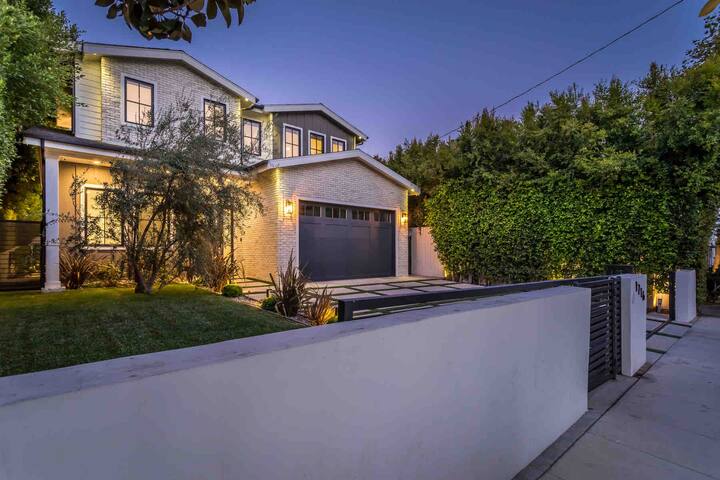 Modern and Quiet 4 Bedroom Home. West Hollywood gallery image 5