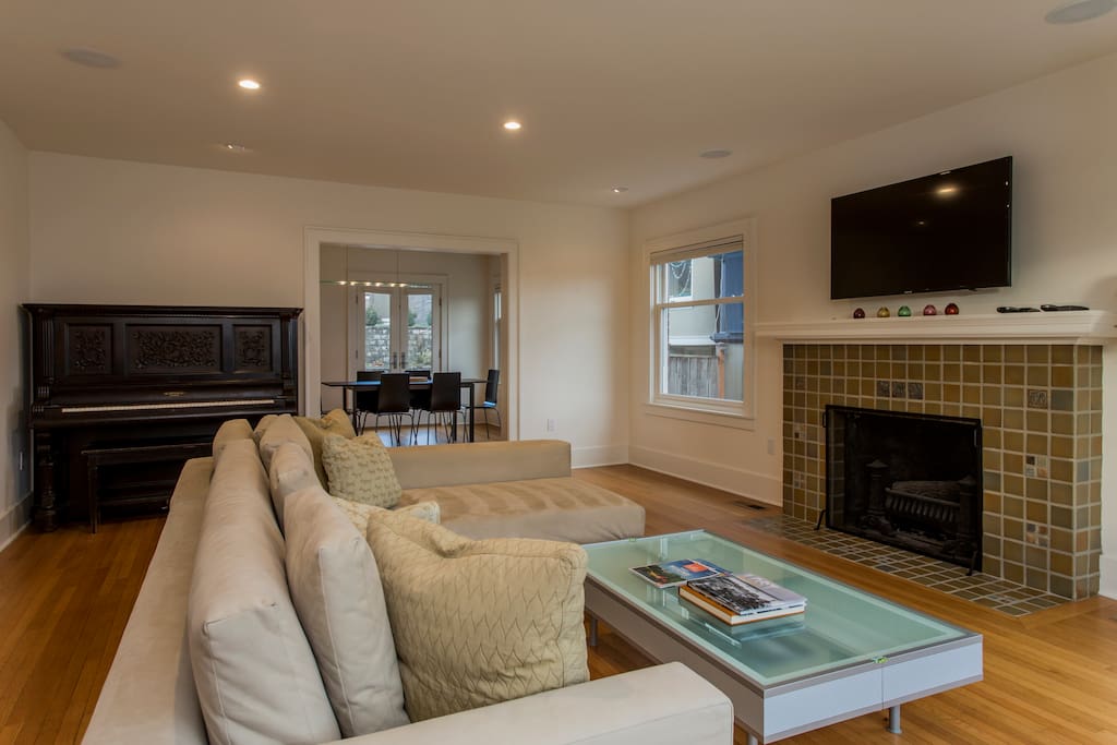 Watch movies on a Smart TV with cable, a Blu-ray & DVD player. Or serenade everyone on the piano!