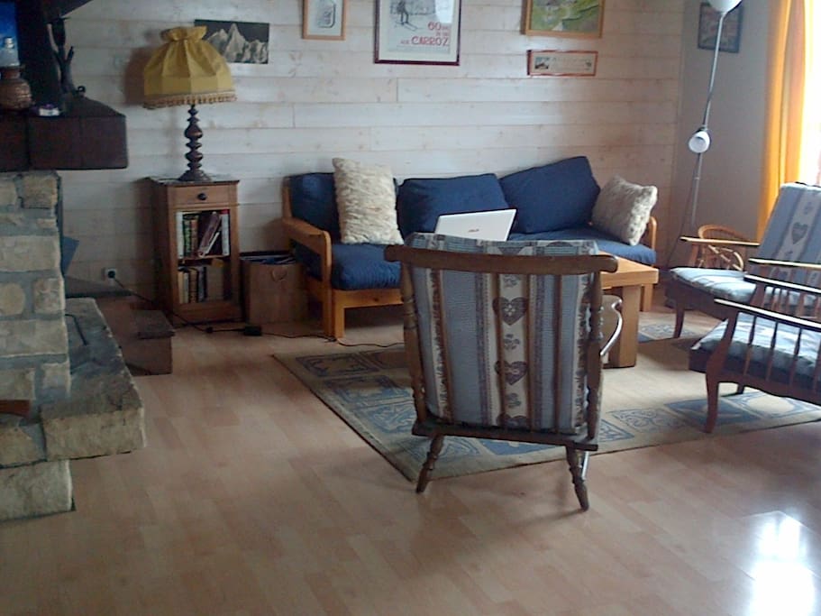 Salon avec cheminée