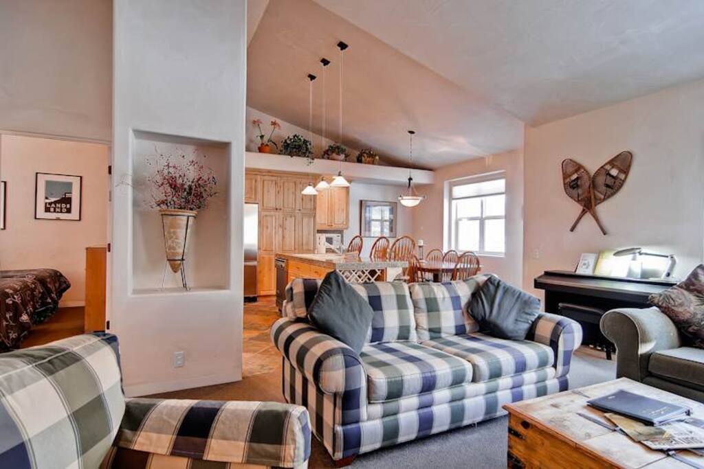 Fireplace, Hearth, Couch, Furniture, Bedroom