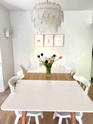 Kitsilano Beach Family Friendly 2 Bedroom Apmt gallery image 5