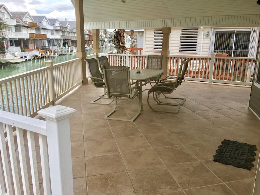 Large spacious tiled deck overlooks water (tbl seats 6)