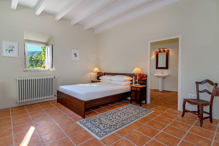 Спалня 6 със самостоятелен санитарен възел.