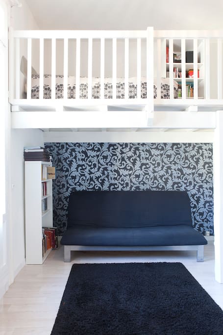 la chambre 2
un canapé lit en bas