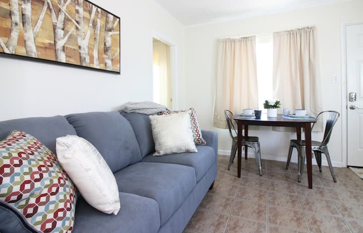 Beautiful 2 Bedroom Beachwalk Cottage - La Jolla Cove Beach, CA
