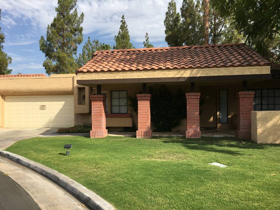 Amazing 2 bedroom2 bathroomCondo,across from the swimming pool. very roomy.