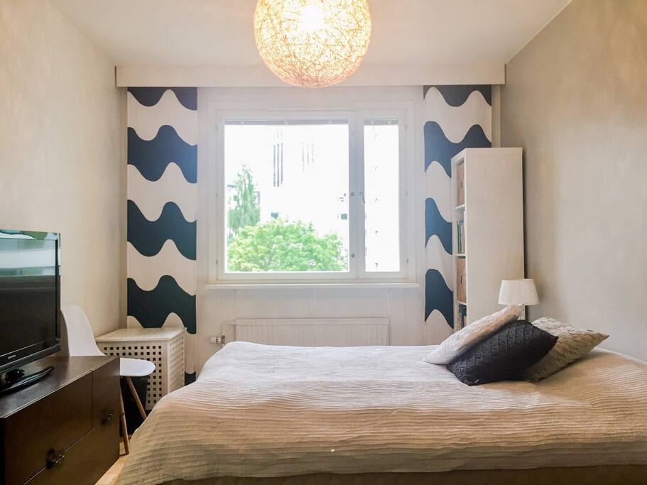 140 cm wide and comfortable bed and a tv.