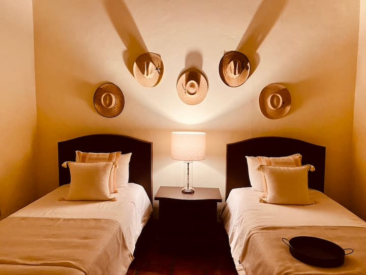 חדר עם מיטות יחיד