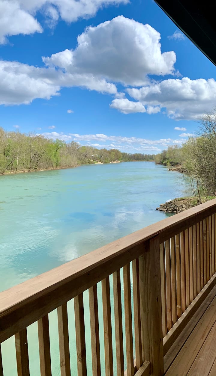 Cabin Right on Current River Cabins for Rent in Doniphan, Missouri