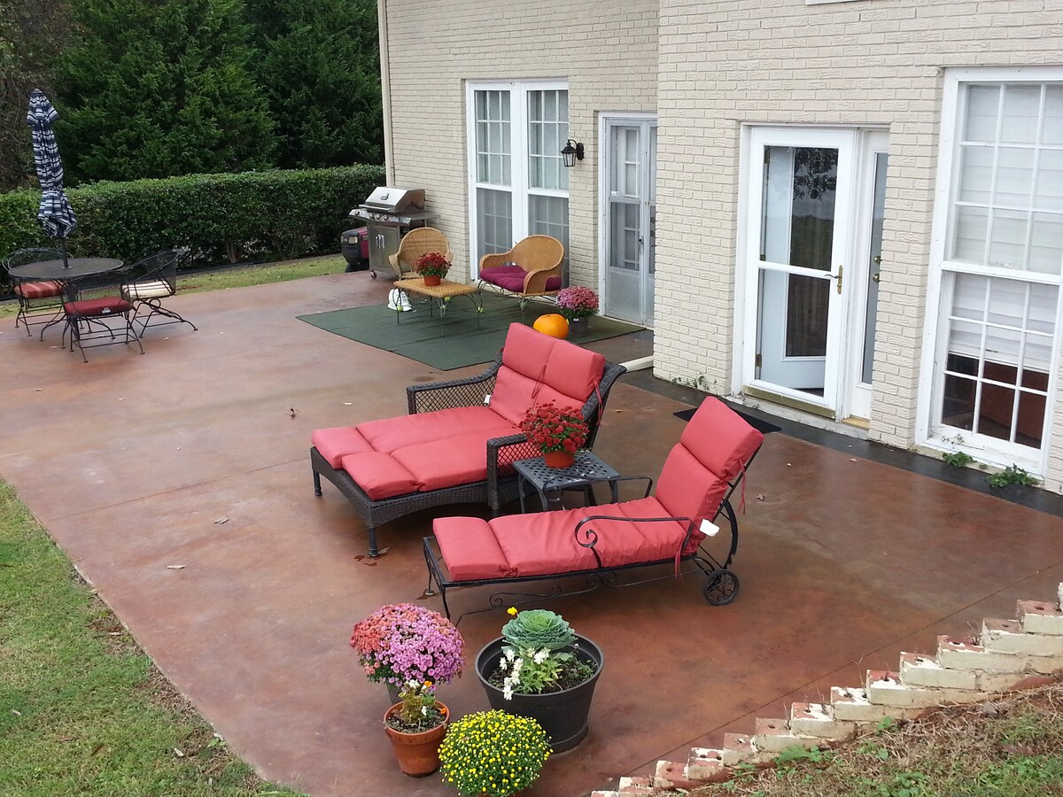 Enjoy yourself on the patio... at Historic Muscle Shoals Music House – private room in Sheffield