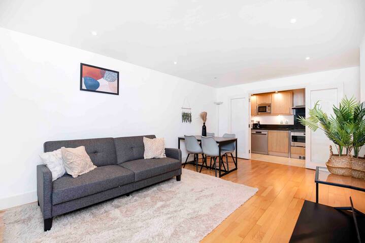 Terraced unit with River view London Eye gallery image 3