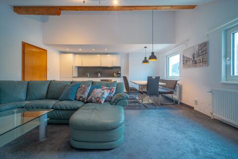 Newly Renovated 3BR APT w/ king bed, 110m² 7person