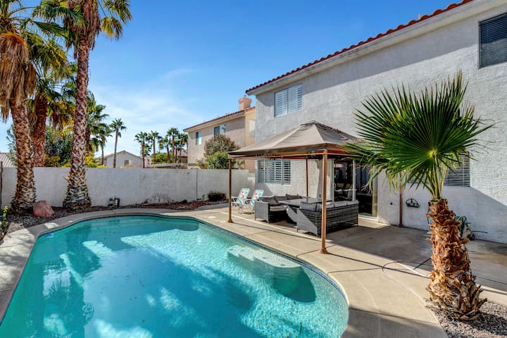 Fabulous Red Villa, Private pool (Up to 8 guests)