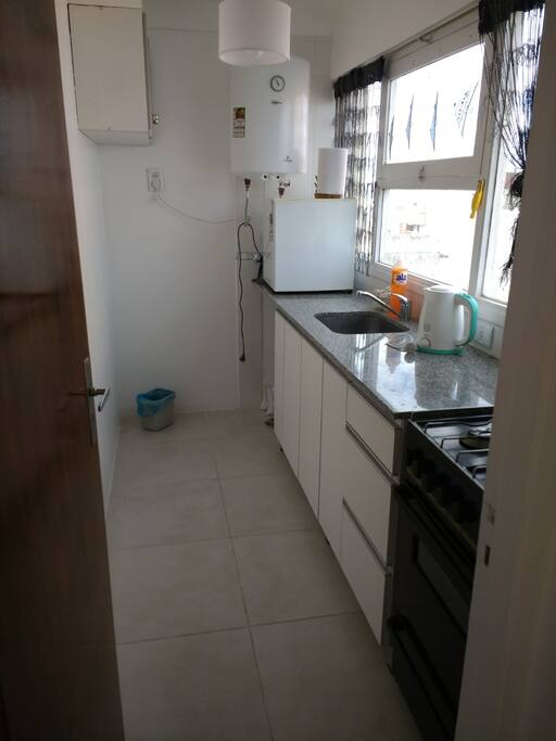 Cocina, calefon, heladera